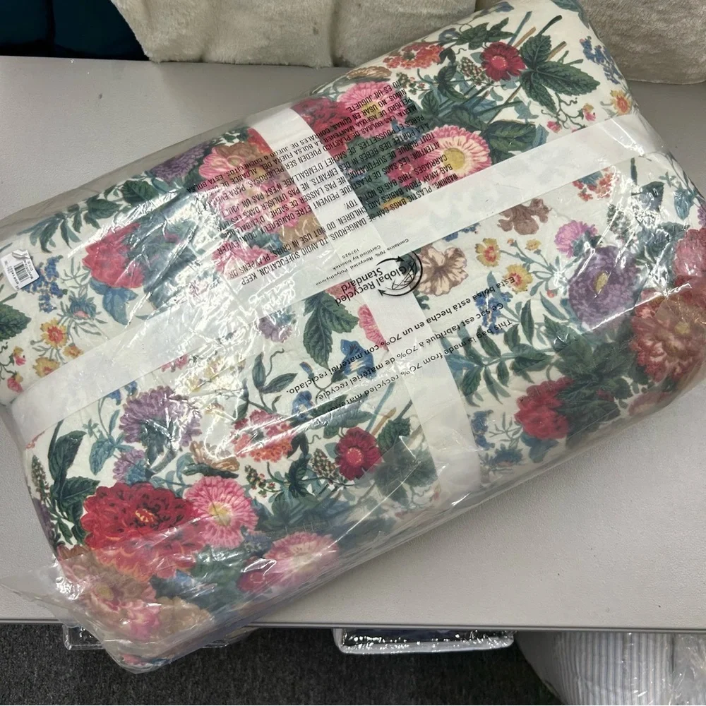 Pottery Barn Margeaux Embroidered Floral Reversible Quilt Bedding King / Cal NWT